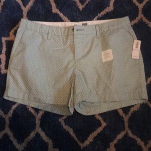 Line green flower shorts